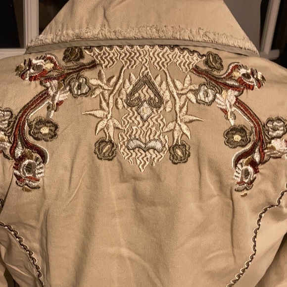 Embroidered jacket - Picture 5 of 9